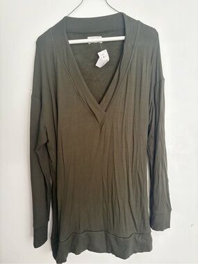 Nwt Lou And Grey V Neck Top With Pockets-large